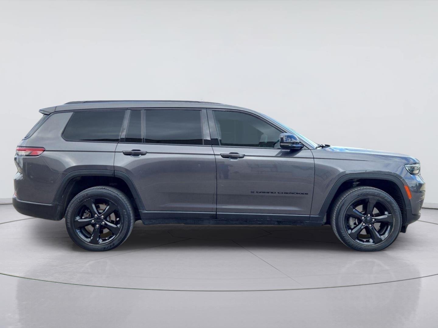 Used 2024 Baltic Gray Metallic Clearcoat Jeep Altitude X image 6