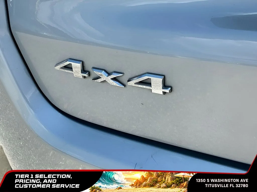 Used 2025 Silver Jeep Limited image 35