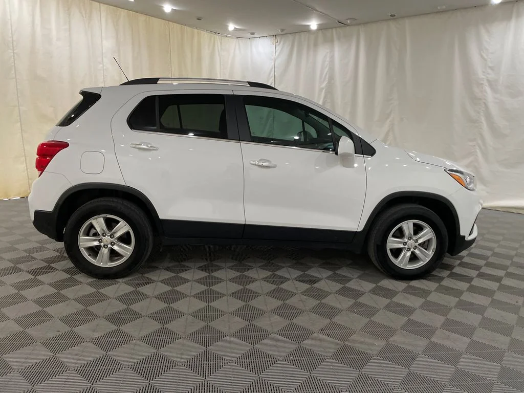 Used 2019 Summit White Chevrolet LT image 4