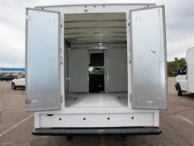 New 2025 Summit White GMC 1WT image 14