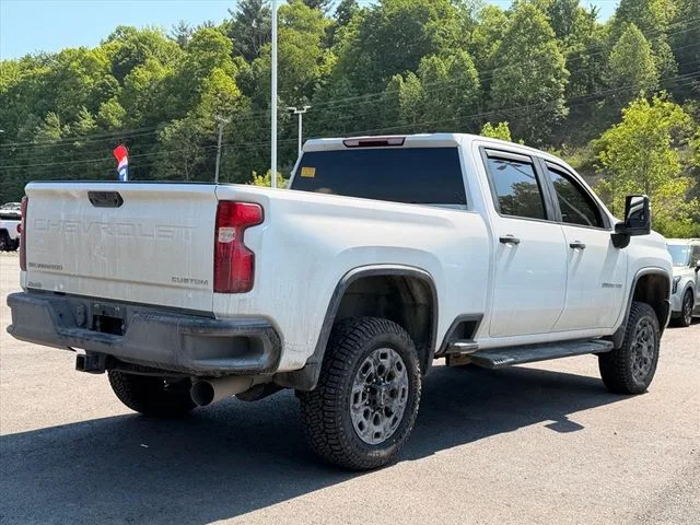 Used 2023 White Chevrolet Custom image 17