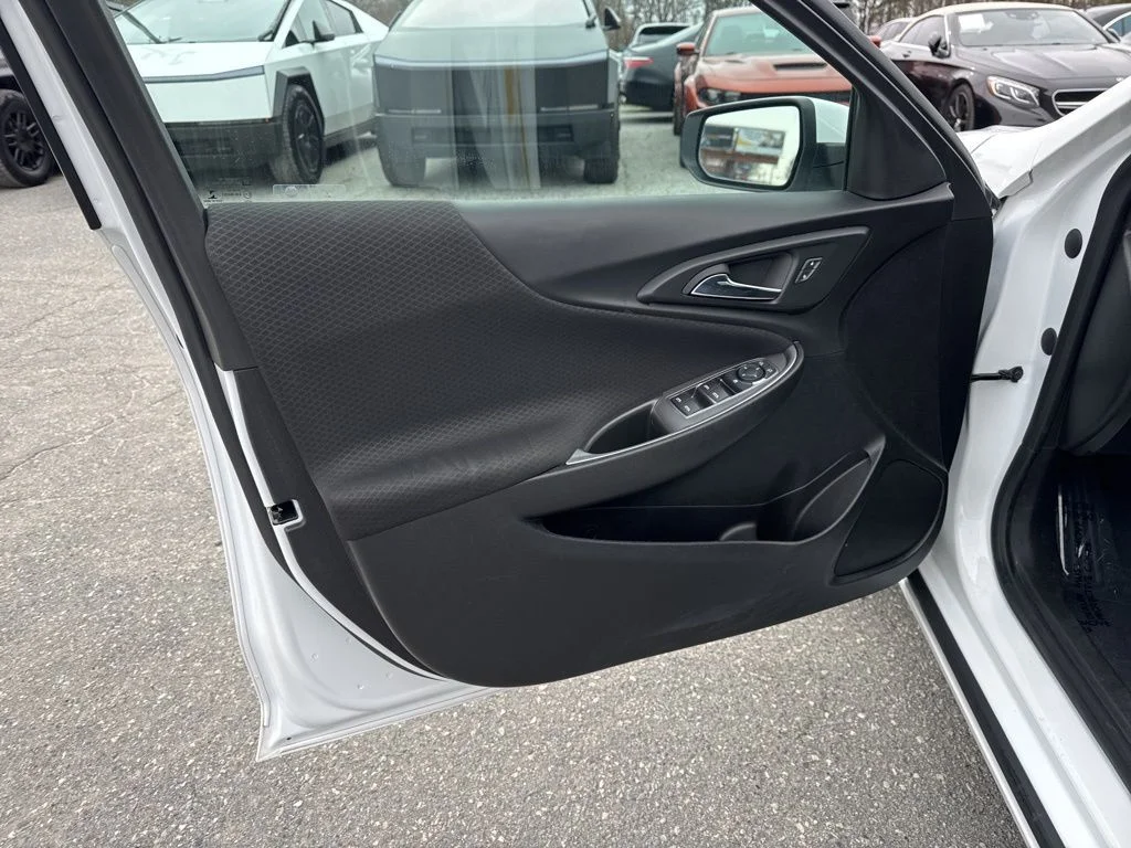 Used 2024 White Chevrolet LT image 24