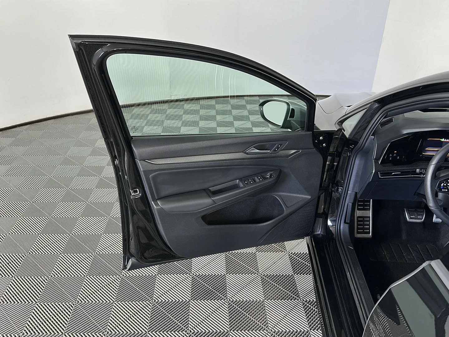 Used 2024 Mythos Black Metallic Volkswagen 4Motion image 17