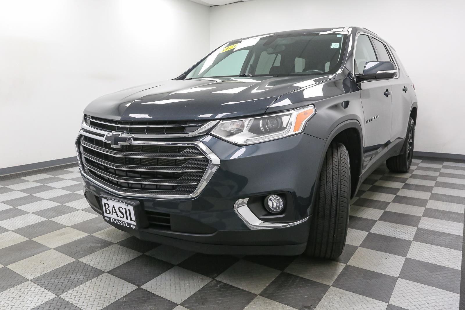 Used 2020 Graphite Metallic Chevrolet LT Cloth image 4