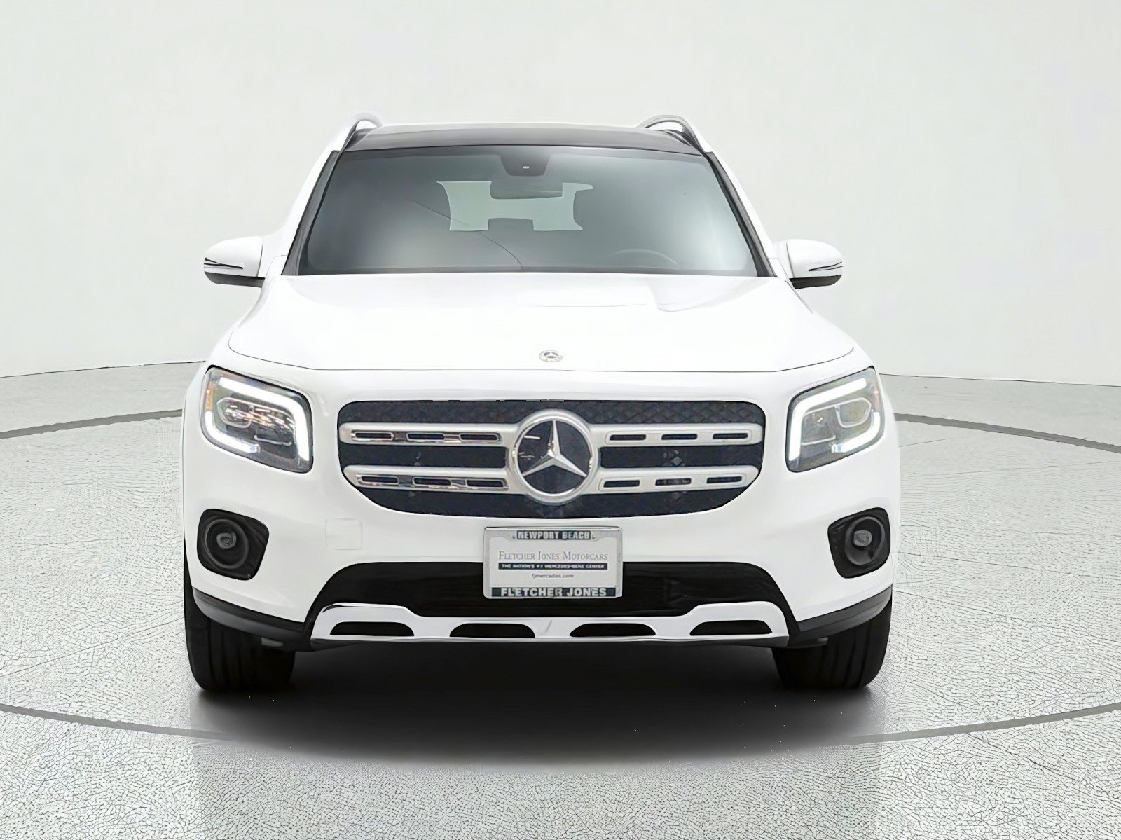 Used 2023 Polar White Mercedes-Benz GLB 250 4MATIC® SUV image 2
