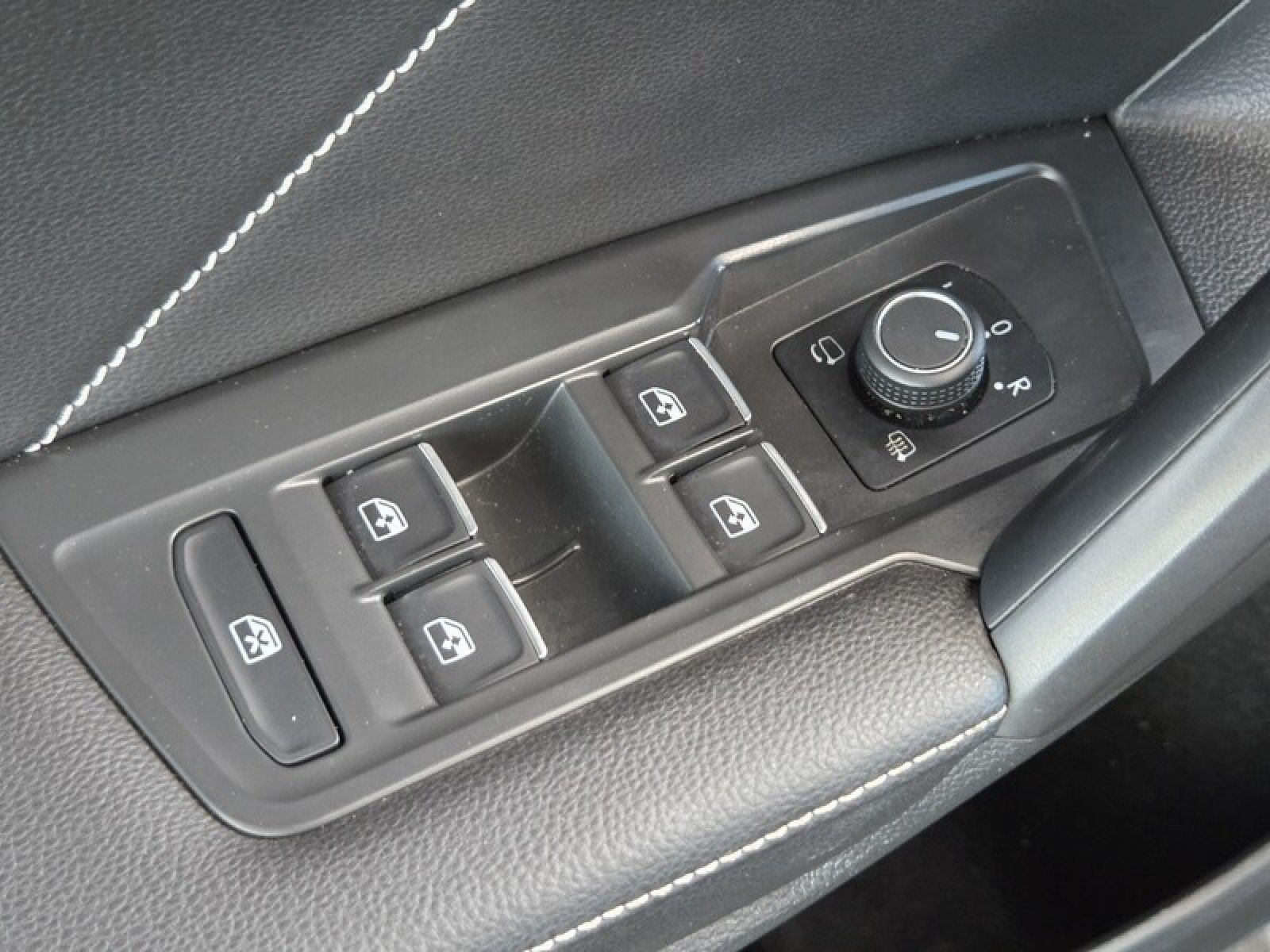 Used 2022 GRAY Volkswagen SEL R-Line image 24