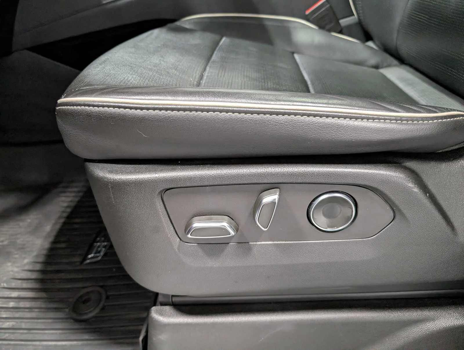 Used 2021 Infrared Tintcoat Cadillac Sport image 42
