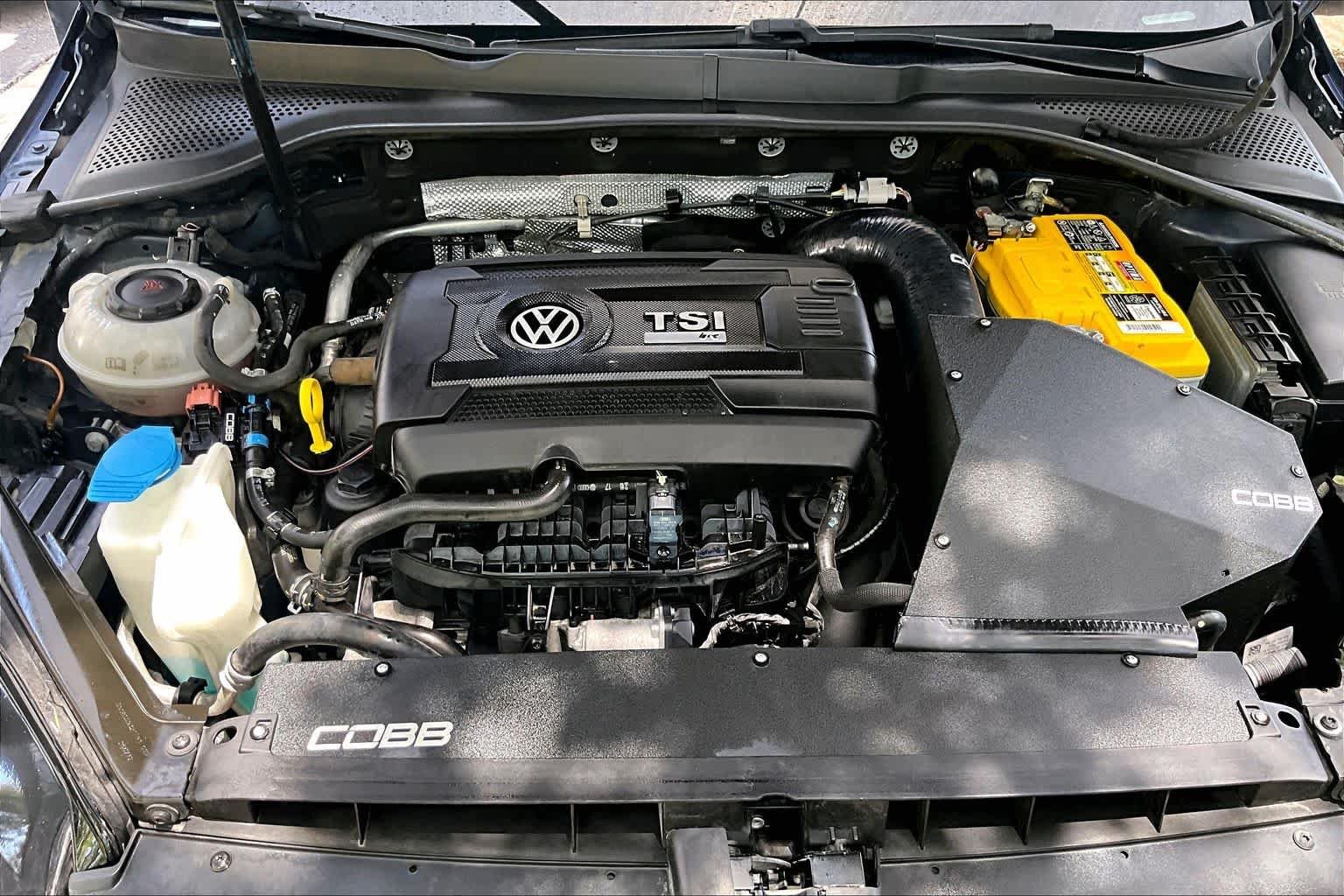 Used 2018 Lapiz Blue Metallic Volkswagen  image 30