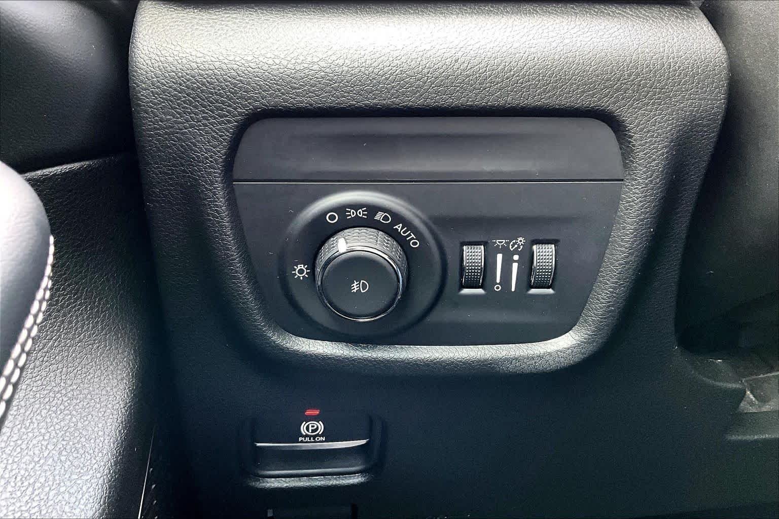 Used 2023 Bright White Clearcoat Jeep Limited image 33