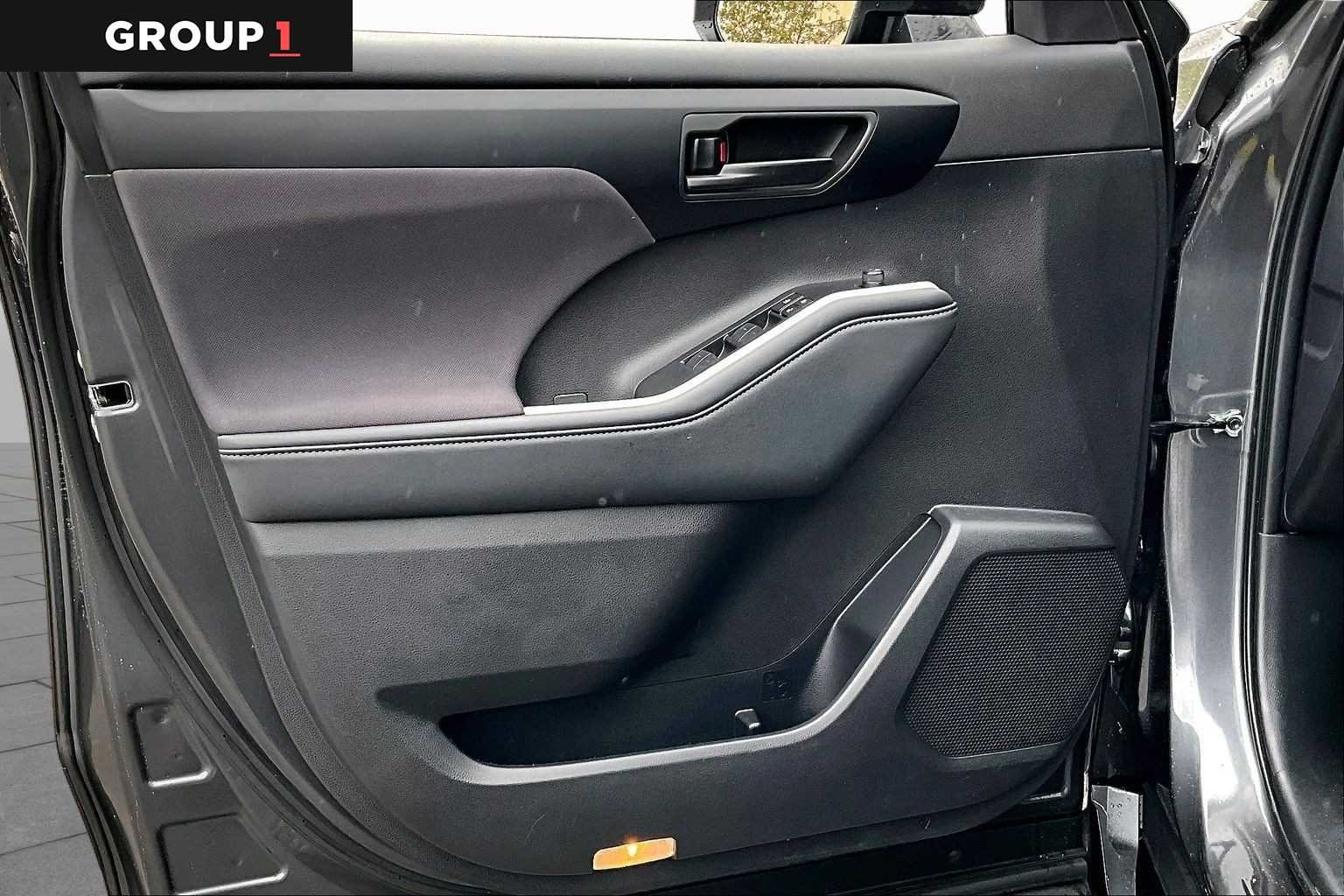 2025 Toyota Highlander LE - Photo 22