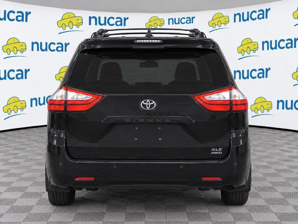 Used 2018 Black Toyota XLE image 7