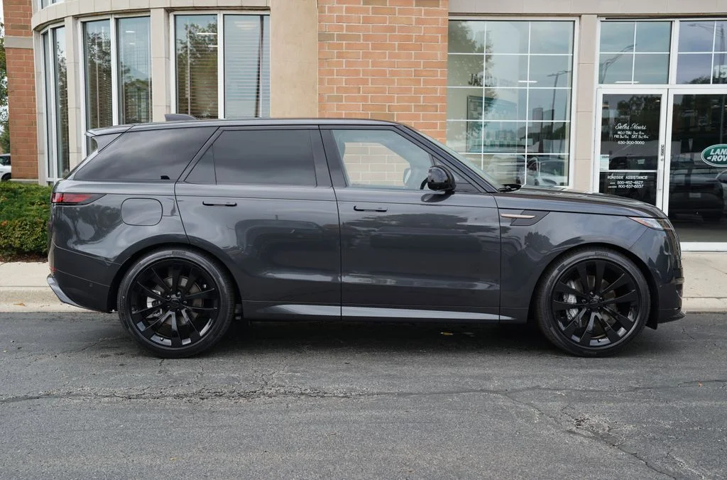 New 2026 Carpathian Grey Land Rover Dynamic SE image 7
