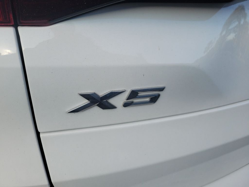 Used 2023 Alpine White BMW sDrive40i image 15
