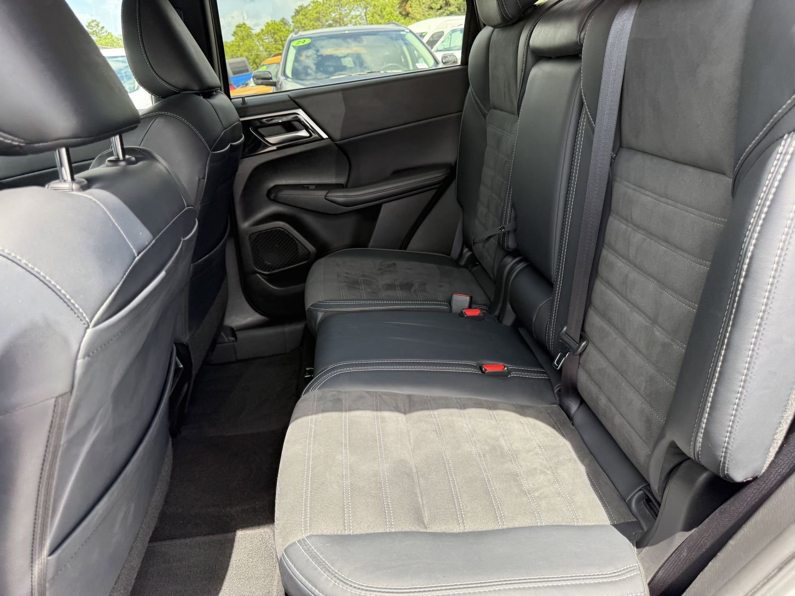 Used 2024 Alloy Silver Metallic Mitsubishi SE image 18