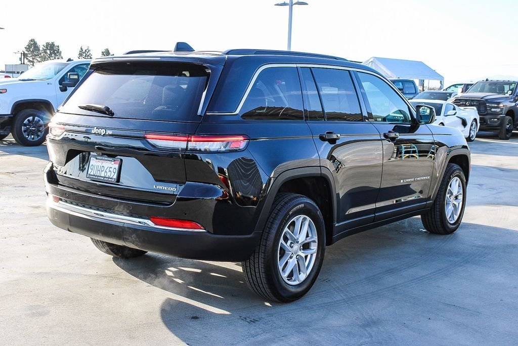 Used 2025 Diamond Black Jeep Laredo X image 9