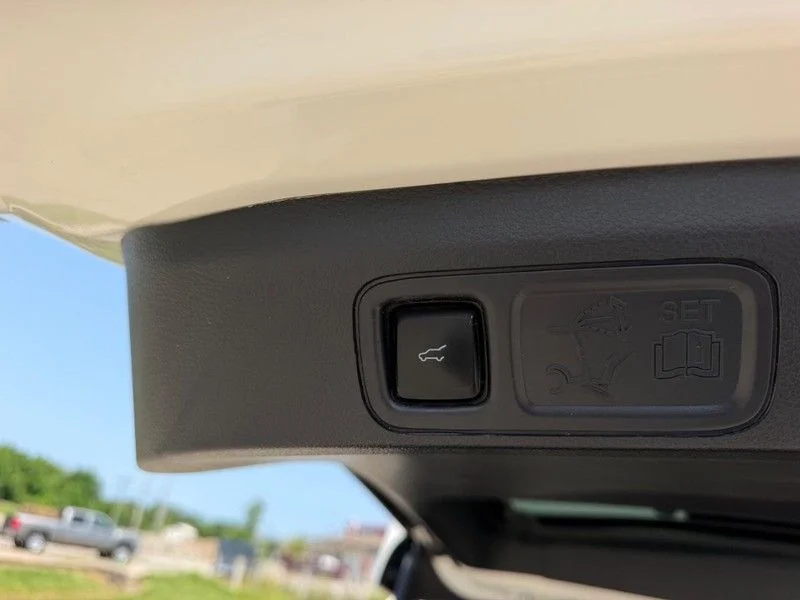 Used 2023 White Ford Platinum image 6