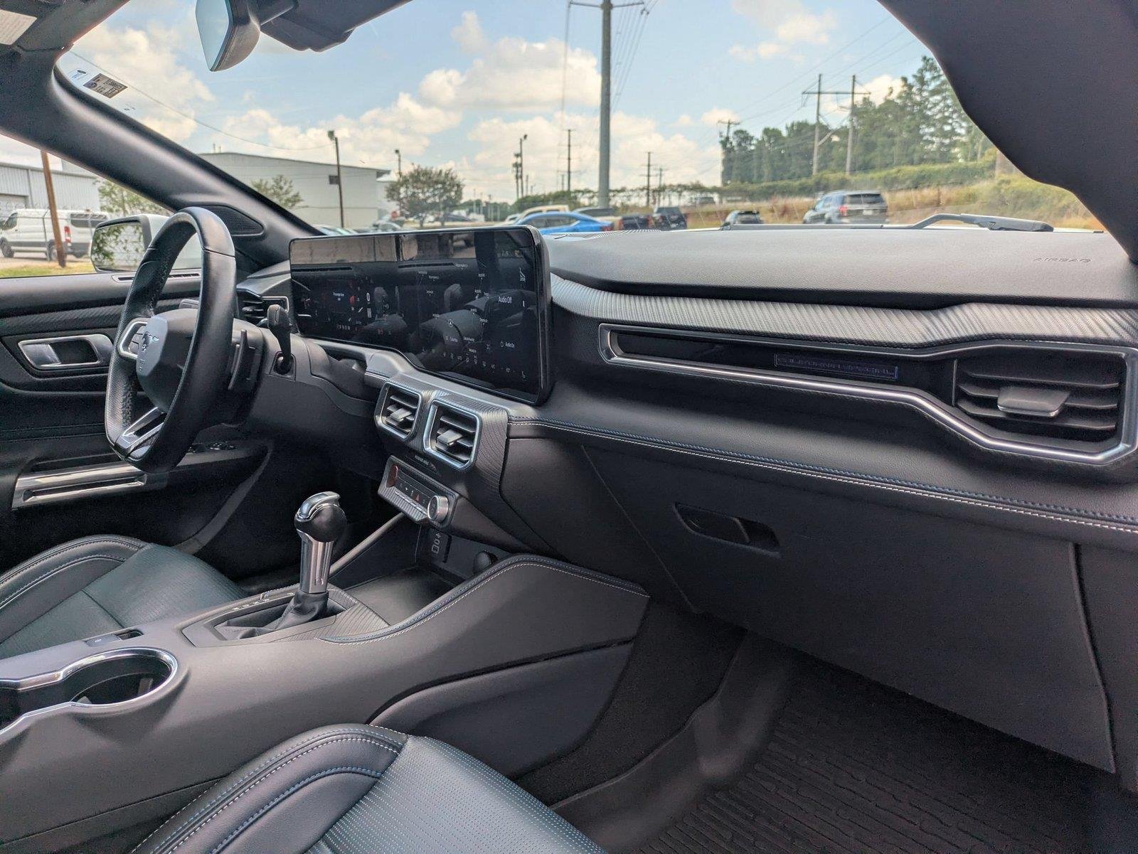 Used 2025 Oxford White Ford GT Premium image 31