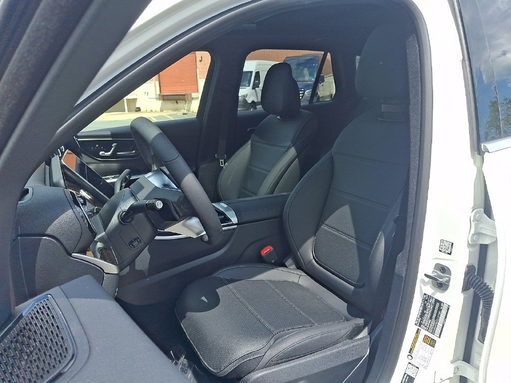 New 2026 Polar White Mercedes-Benz GLC 300 image 31