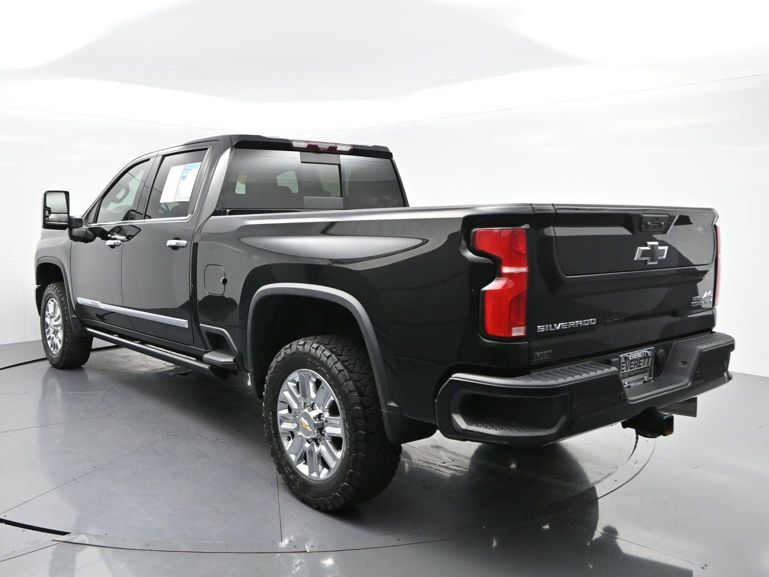 Used 2024 Black Chevrolet High Country image 5