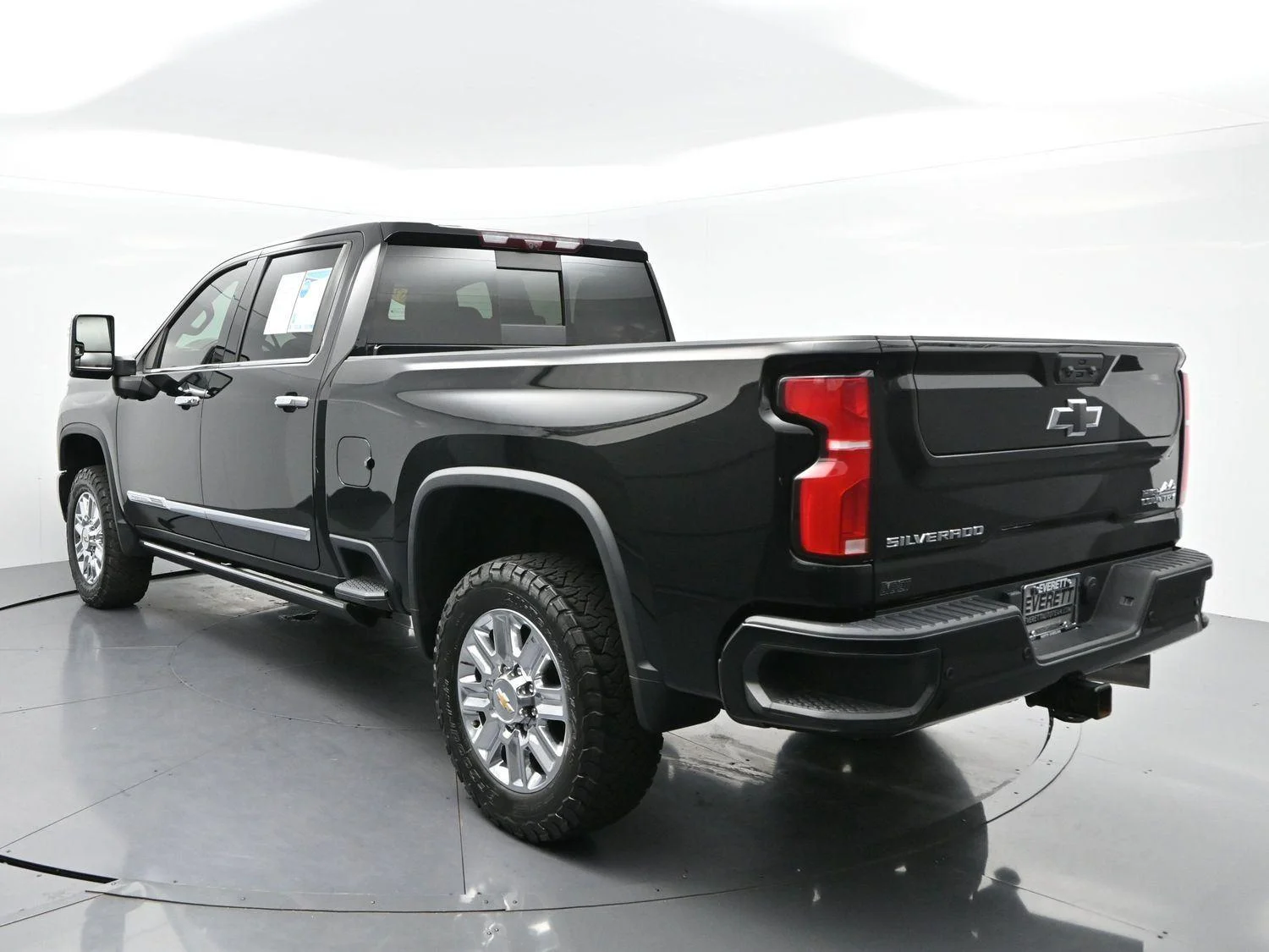 Used 2024 Black Chevrolet High Country image 5