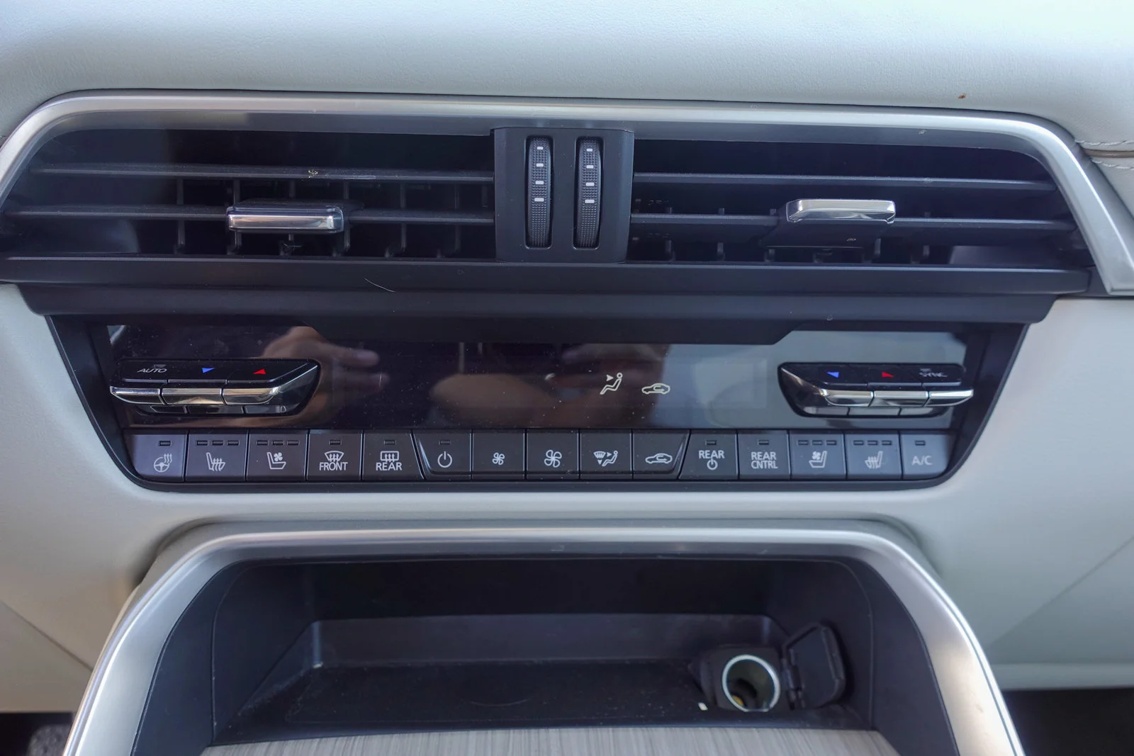 Certified Used 2024 White Mazda Premium Plus image 24