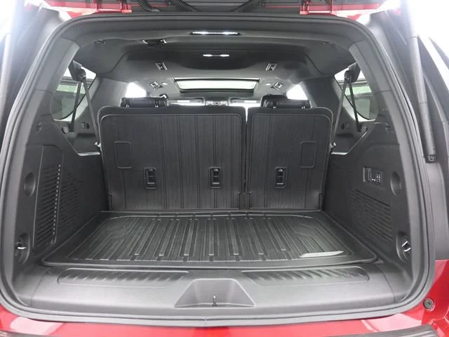 Used 2025 Volcanic Red Tintcoat GMC Elevation image 26