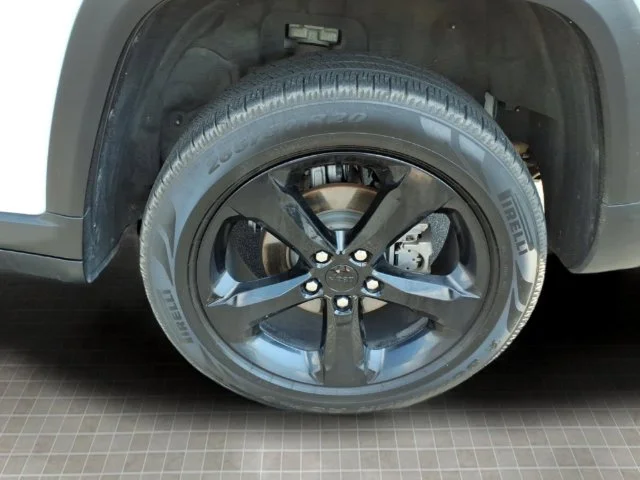 Used 2024 White Jeep Limited image 9