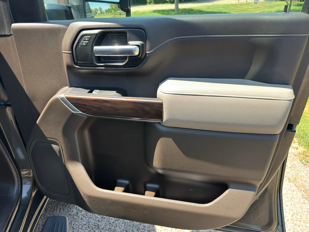 Used 2023 Forest Metallic GMC SLT image 9