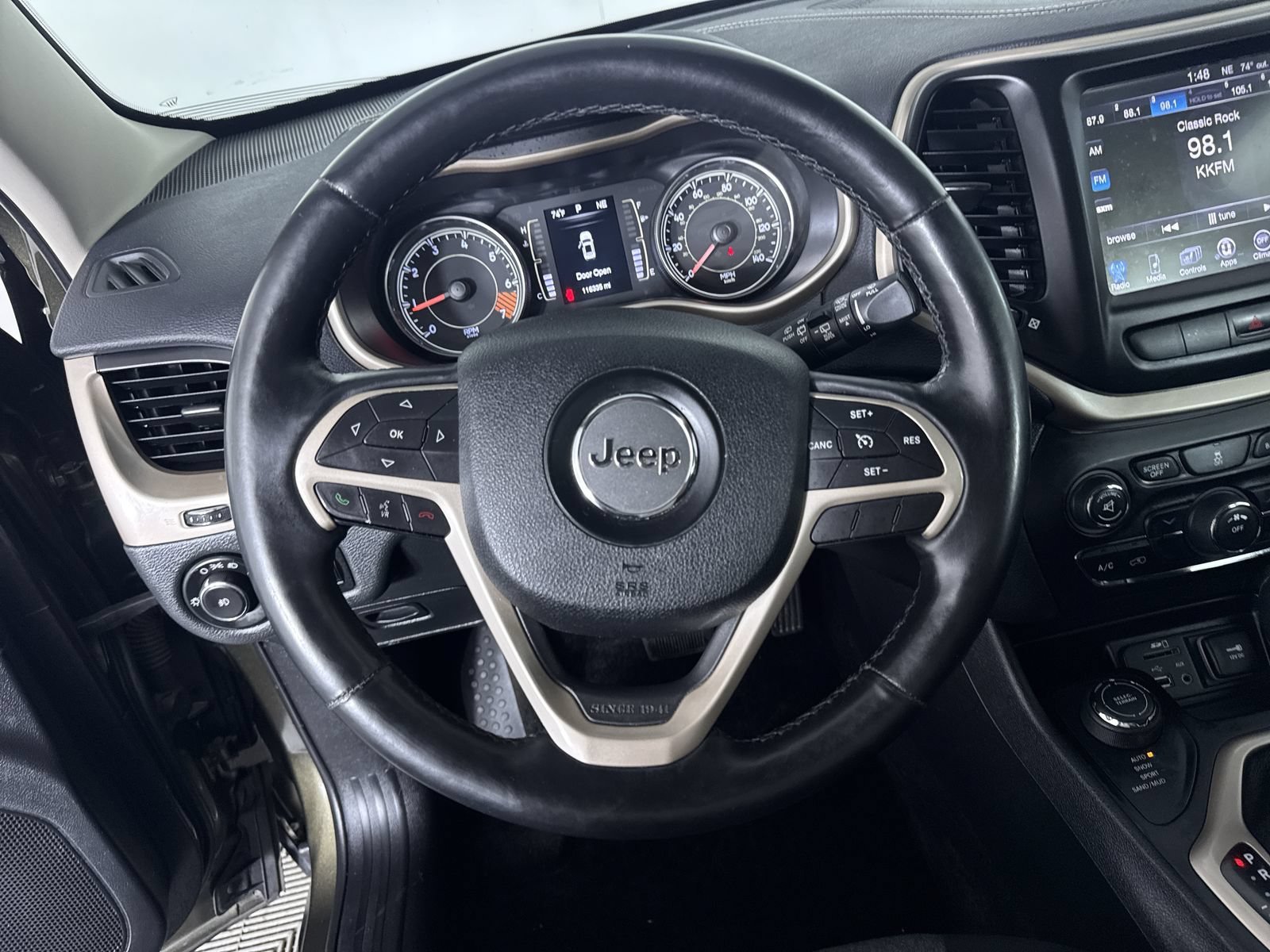Used 2014 Eco Green Pearlcoat Jeep Latitude image 22