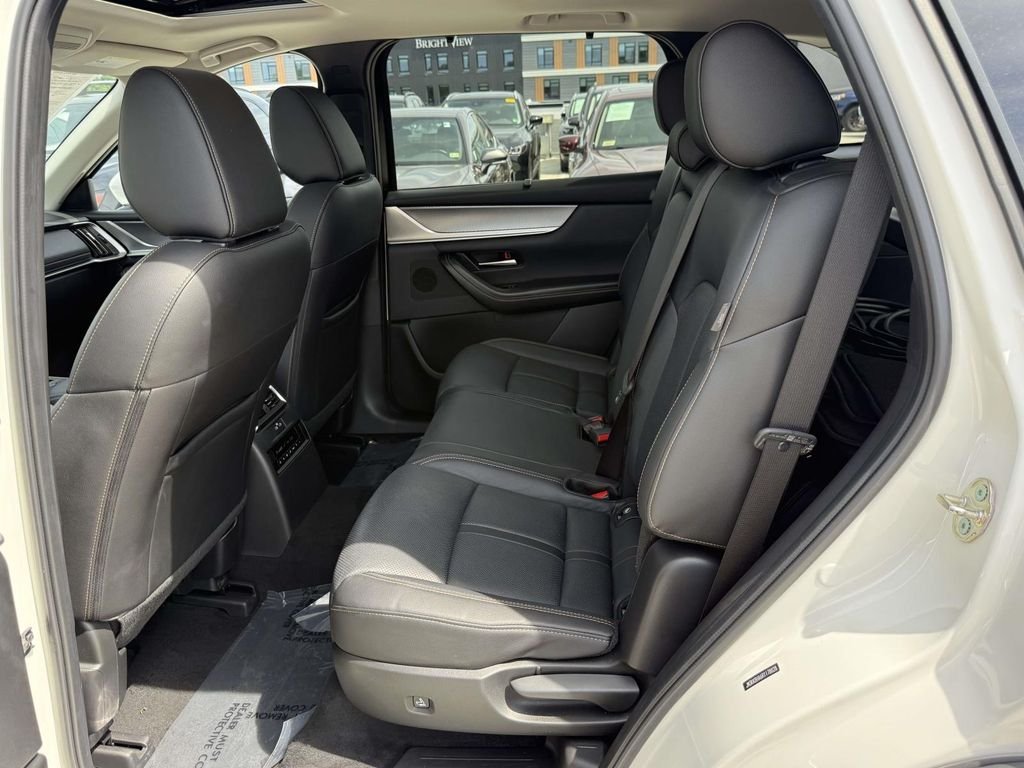 Used 2024 White Mazda Preferred image 15