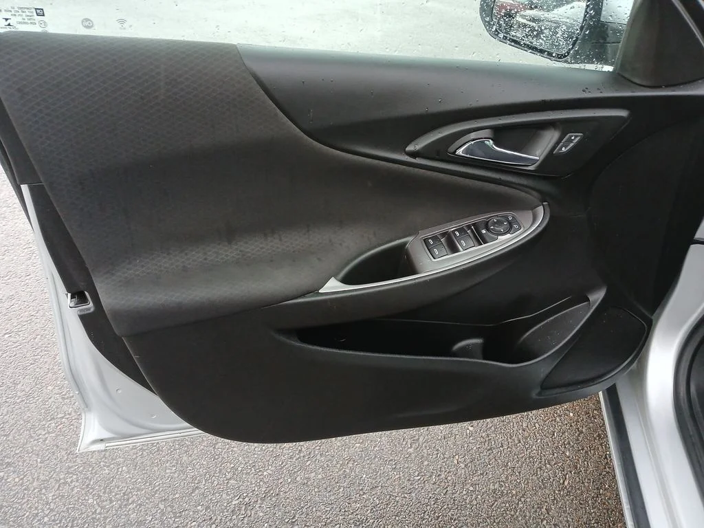 Used 2022 Silver Chevrolet LT image 23