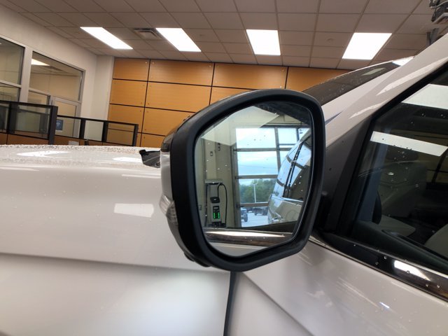 Used 2025 Oxford White Ford Platinum image 23