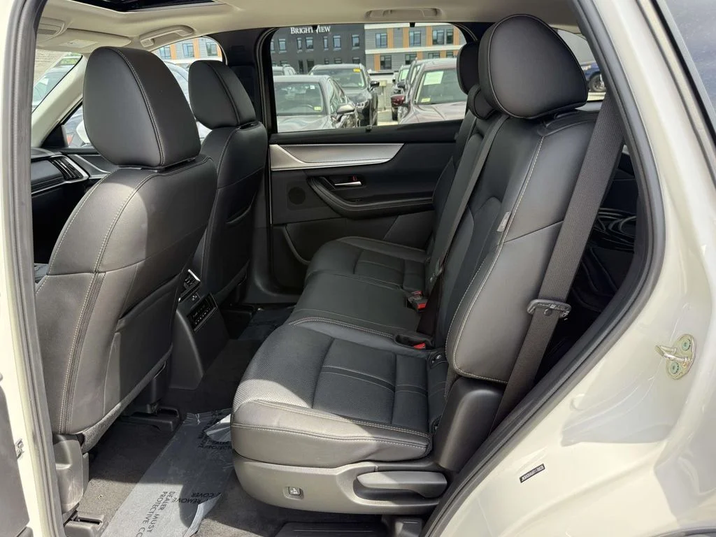 Used 2024 White Mazda Preferred image 15