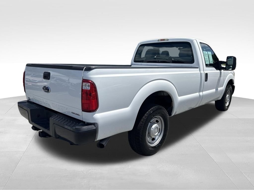 Used 2016 White Ford XL image 4