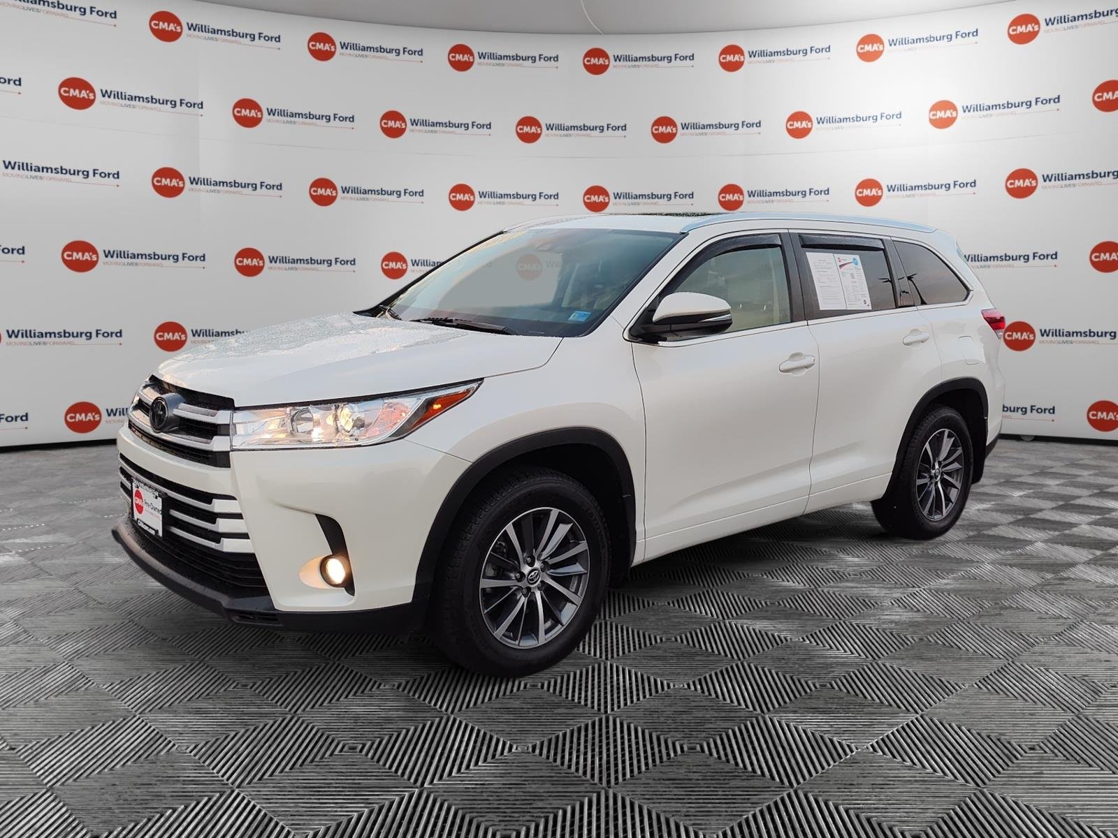 Used 2017 Blizzard Pearl Toyota XLE image 1