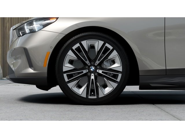 New 2027 Oxide Grey Metallic BMW xDrive40 image 7