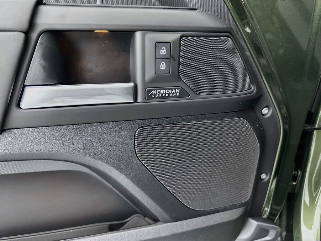 New 2026 Woolstone Green Land Rover X-Dynamic SE image 19