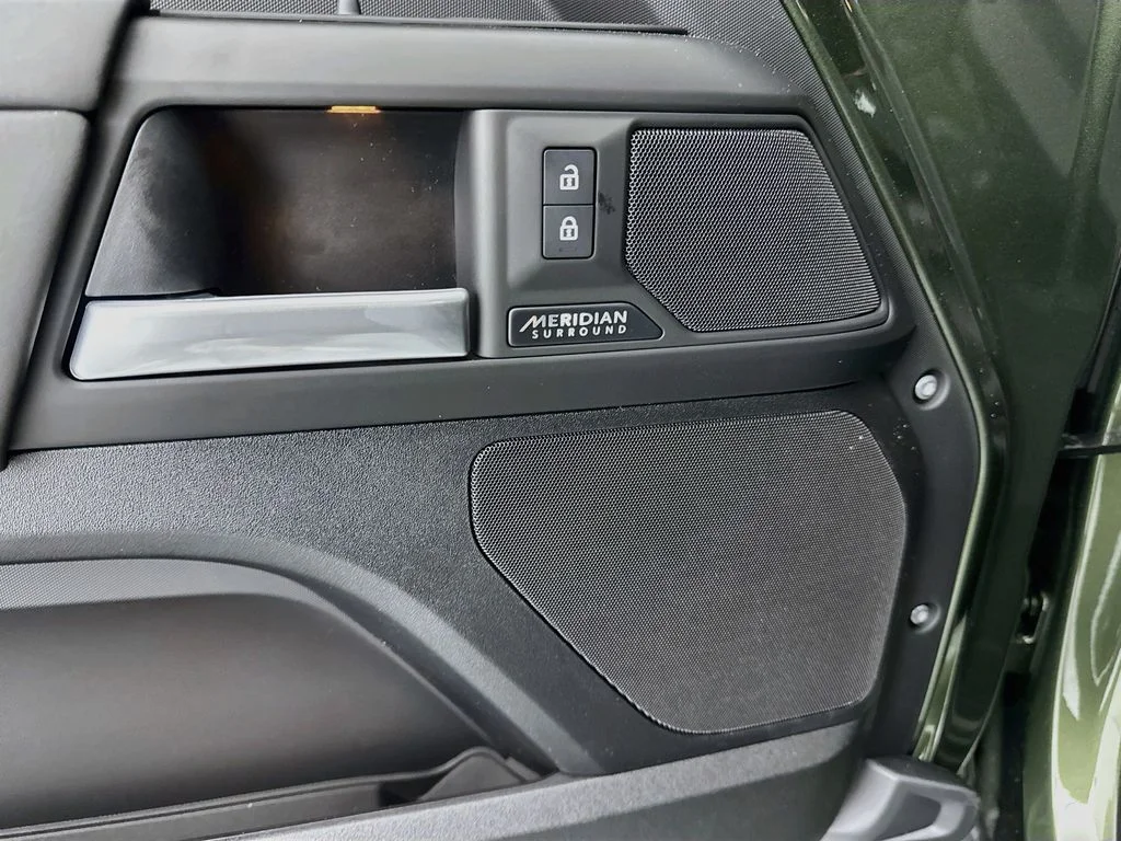 New 2026 Woolstone Green Land Rover X-Dynamic SE image 19