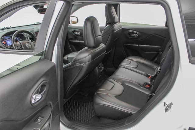 Used 2019 White Jeep Trailhawk 4x4 image 17