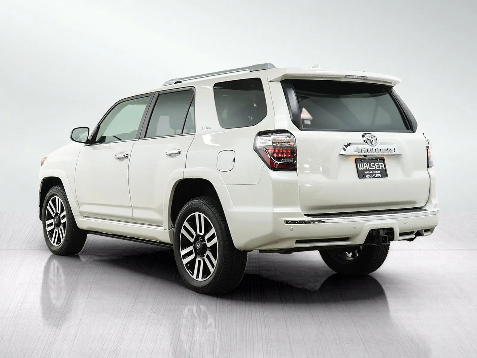 Used 2023 Blizzard Pearl Toyota Limited 4WD image 4