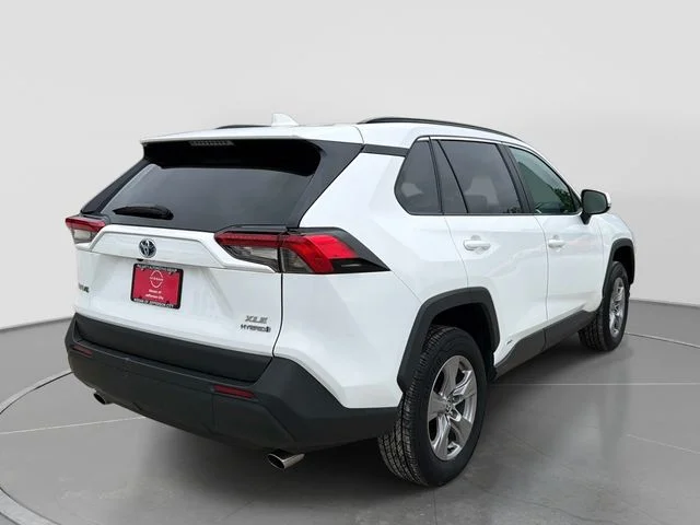 Used 2024 White Toyota XLE image 4