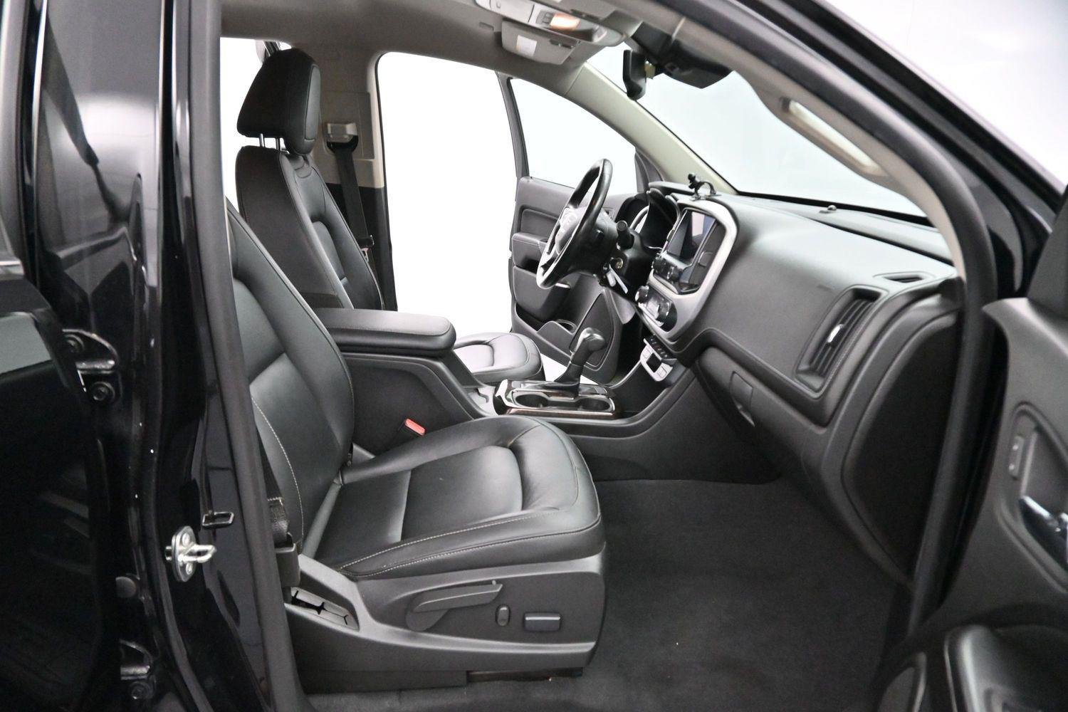 Used 2019 Onyx Black GMC 4WD SLT image 32
