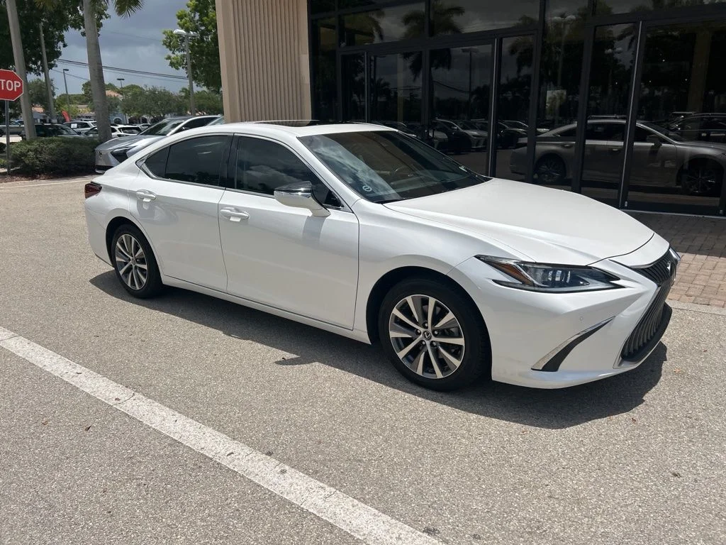 2021 Lexus ES 350 350's photo