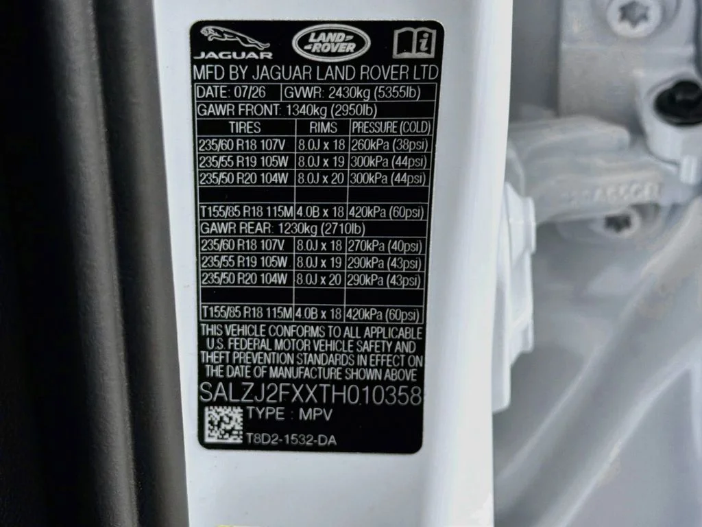 New 2026 Fuji White Land Rover S image 34