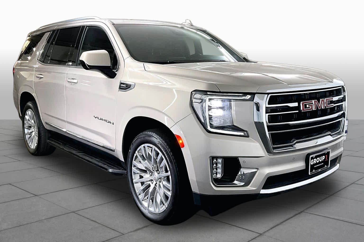 Used 2023 Pearl Beige Metallic GMC SLT image 3
