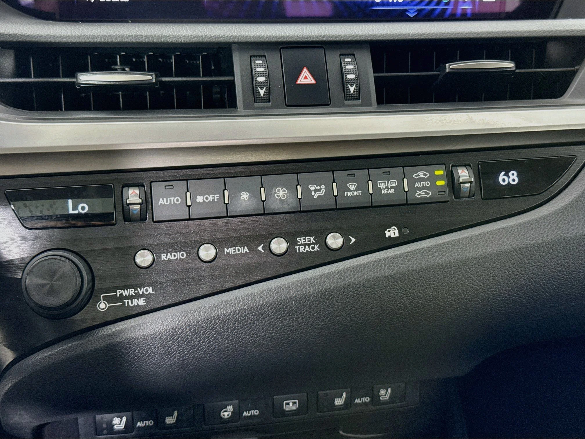 Used 2019 Silver Lexus 300h Luxury image 18