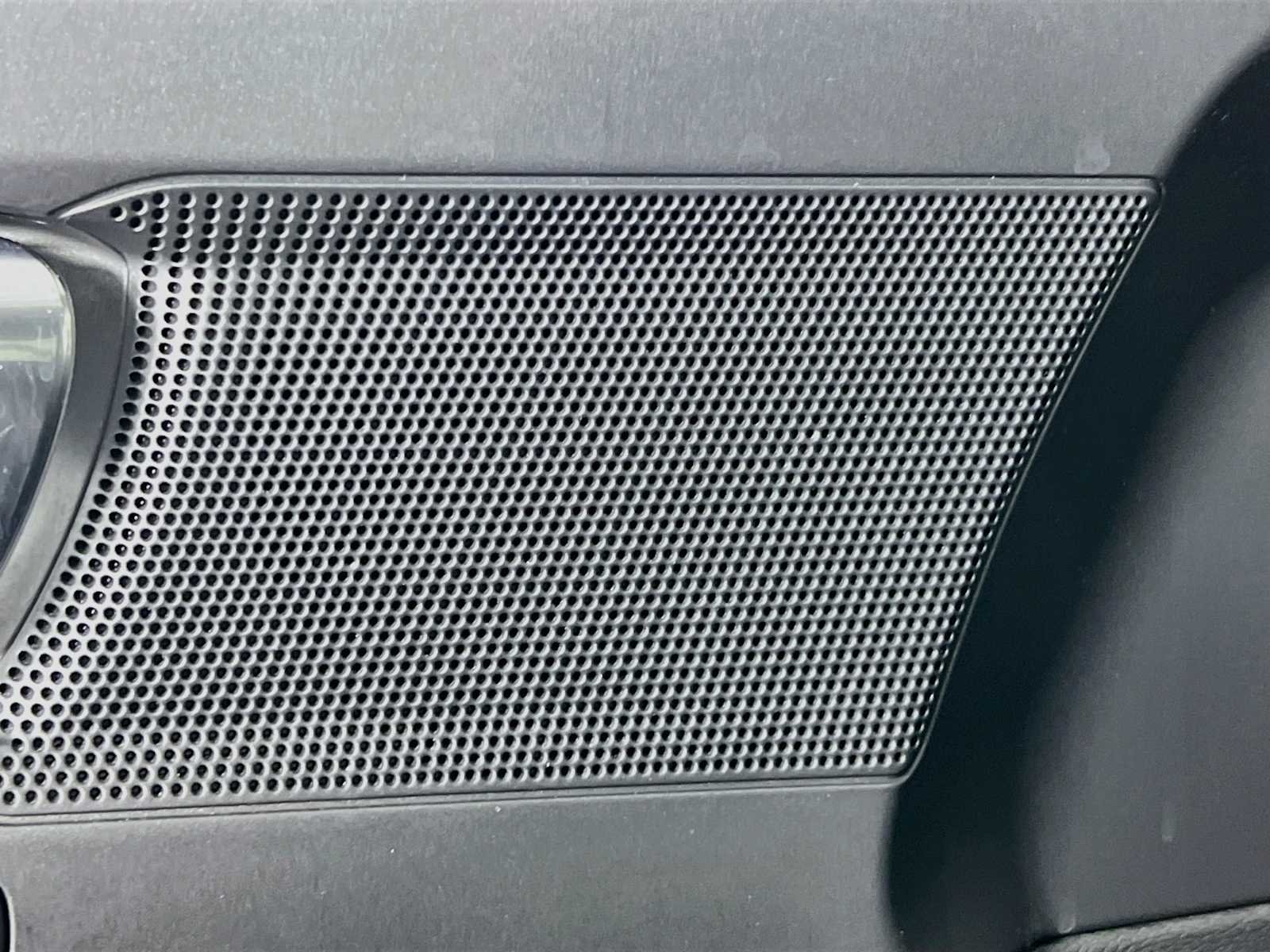 Used 2021 DENIM BLUE METALL Volvo Momentum image 19