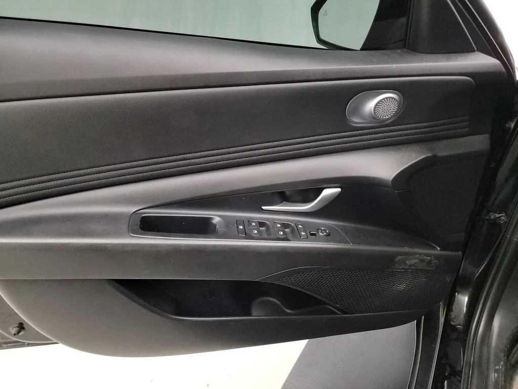 Used 2023 Black Hyundai SEL image 15