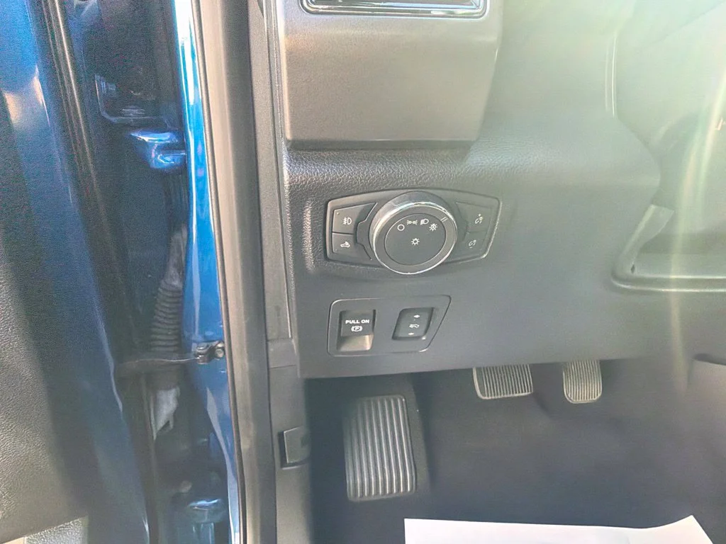 Used 2018 Lightning Blue Ford XLT image 28