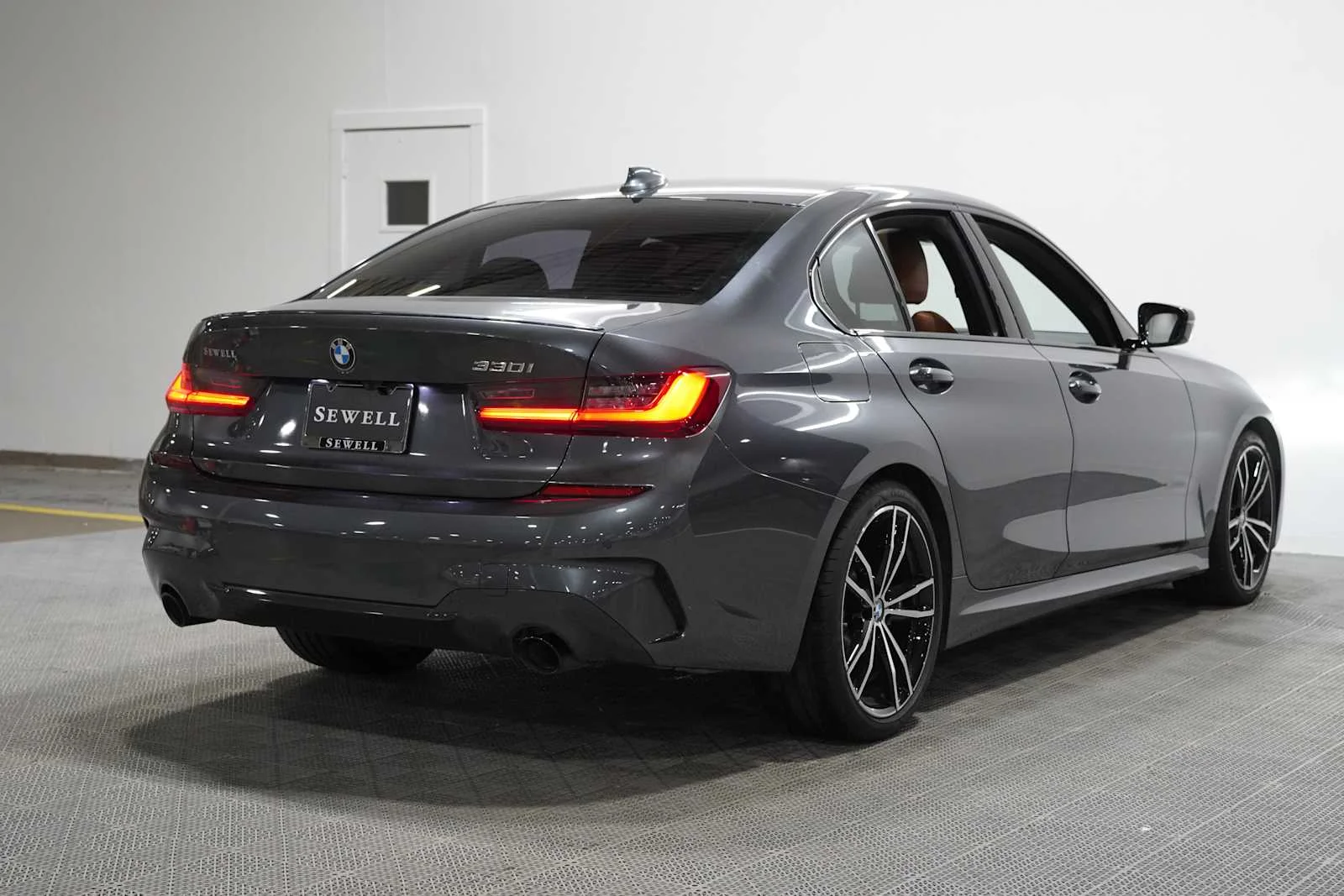Used 2022 Mineral Grey Metallic BMW 330i image 4